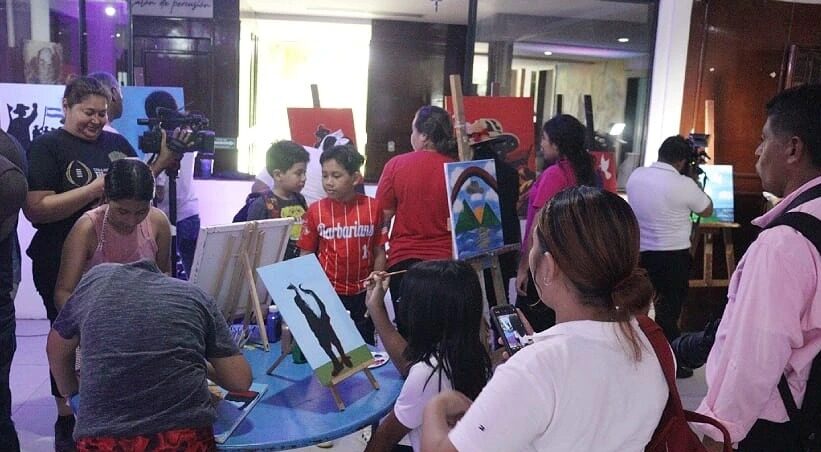 Presenta exposición pictórica “Trazos de Historia”