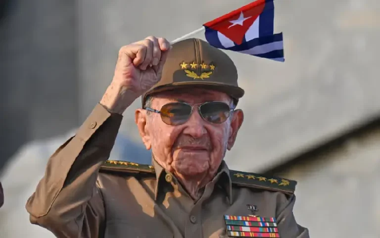 Raúl Castro: Seguiré marchando al frente de nuestro pueblo