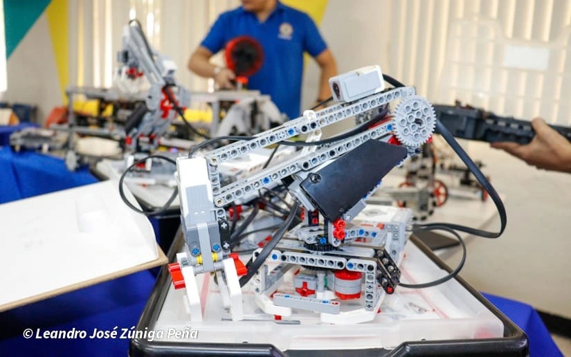 Realizan exposición de Prototipos Robóticos