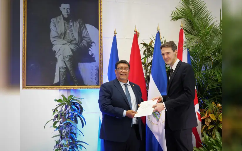 Recibimos copias des estilo de nuevo embajador de Reino Unido