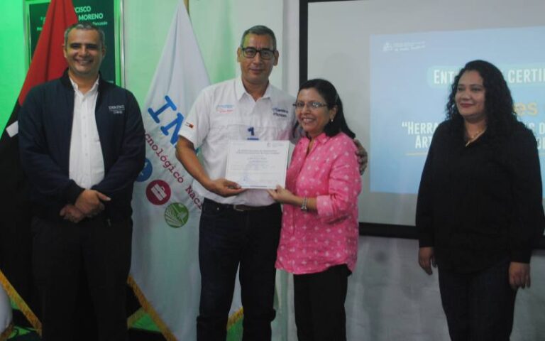 Servidores públicos finalizan capacitación en IA