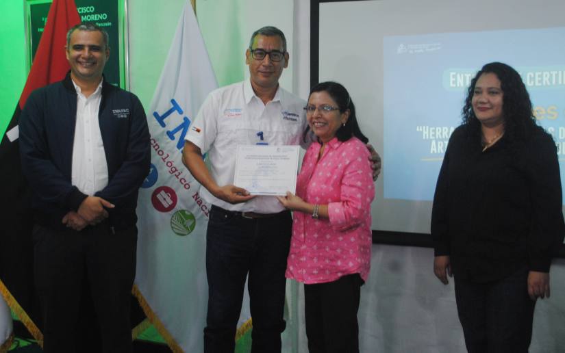 Servidores públicos finalizan capacitación en IA