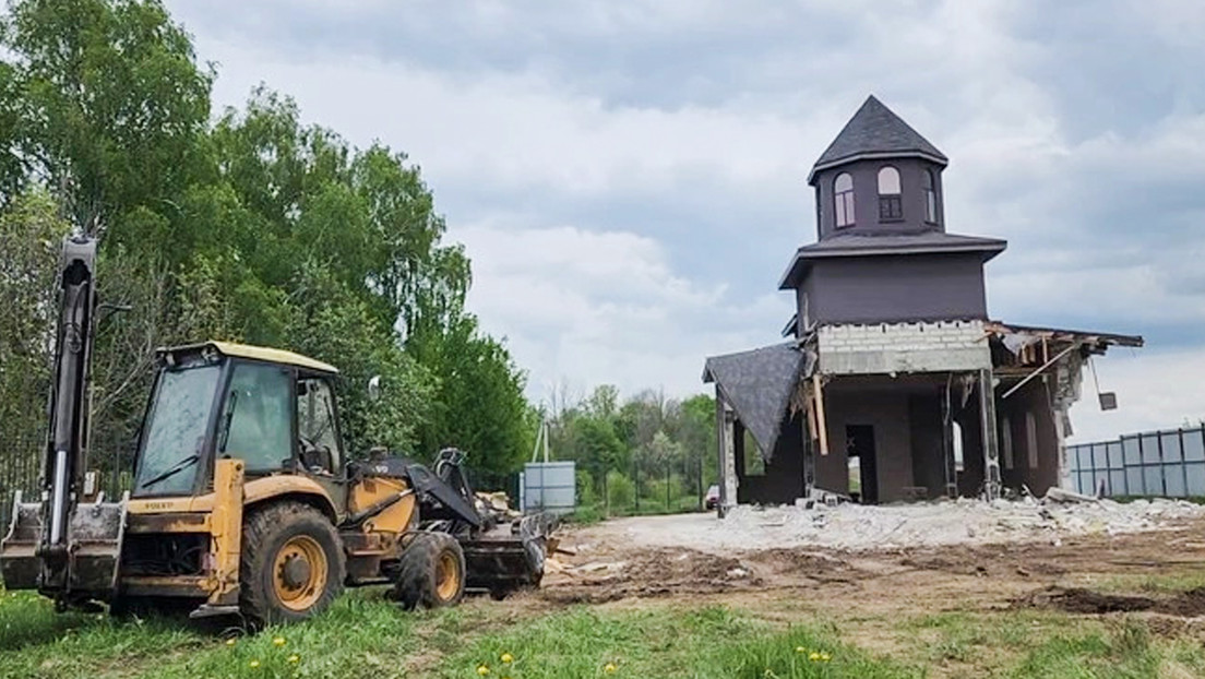 Inicia demolición de un templo dedicado al satanismo
