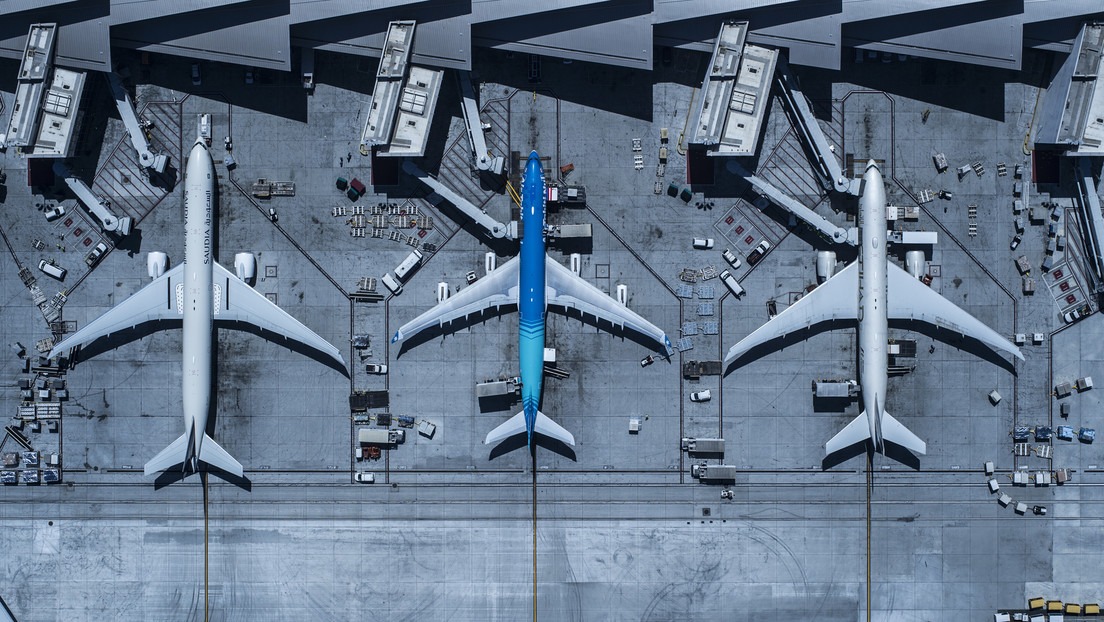UE evalúa impuesto climático que elevaría costos a aerolíneas