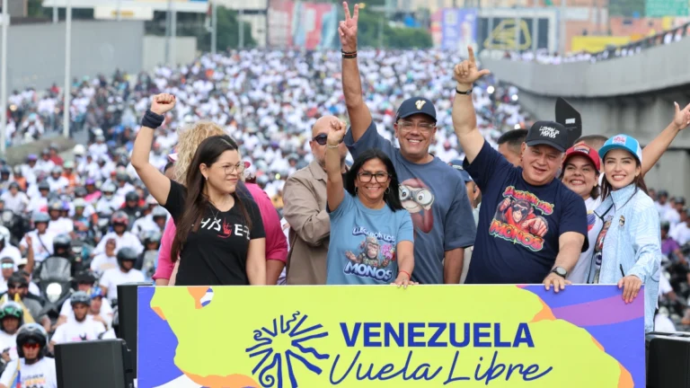 Venezuela aumenta ingreso mínimo a 240 dólares y pensiones a 70 dólares, anuncia Delcy Rodríguez