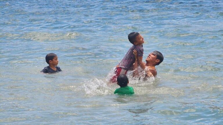 Xiloá, el escape familiar del fin de semana por el intenso calor