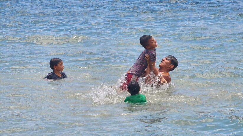 Xiloá, el escape familiar del fin de semana por el intenso calor
