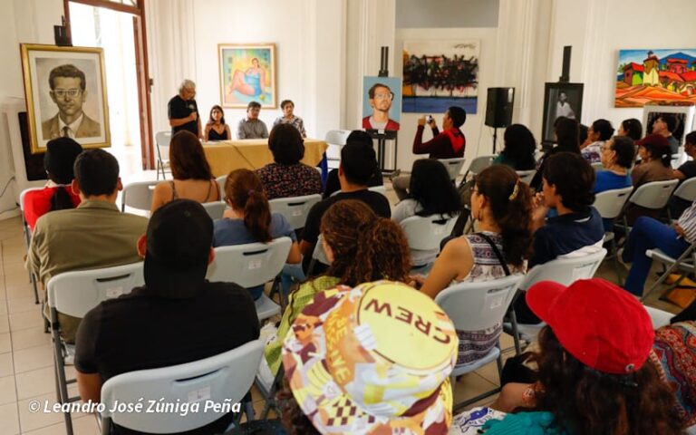 Artistas nicaragüenses rinden homenaje a Carlos Fonseca con conversatorio y exposición