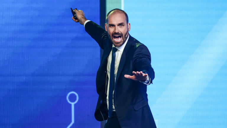 Otro hijo de Bolsonaro enfrenta la justicia brasileña