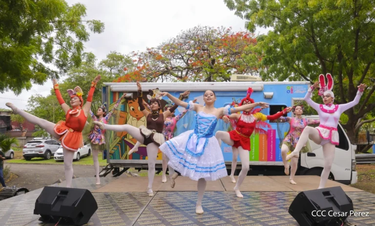 Celebran a la niñez con un Carnaval de la Alegría