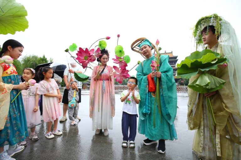 China y Malasia unen cultura y diplomacia a través del arte del batik