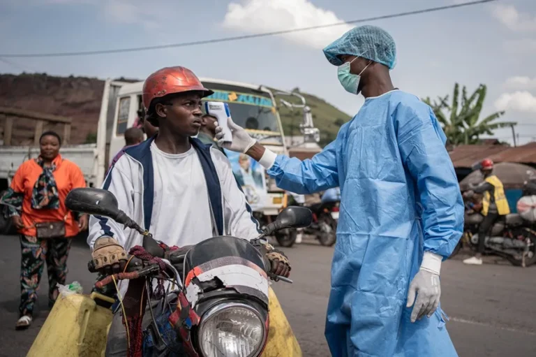 Congo restringe manifestaciones por brote de ébola