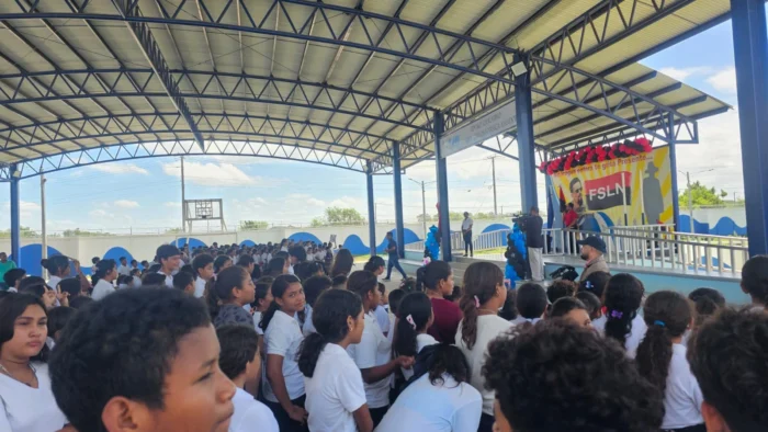 Celebran el Día del Padre y el natalicio del Comandante Carlos