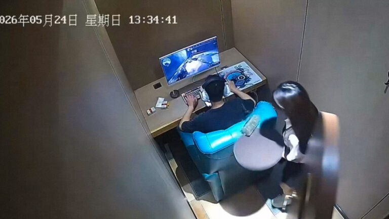 Gamer se vuelve viral tras accidente en cibercafé