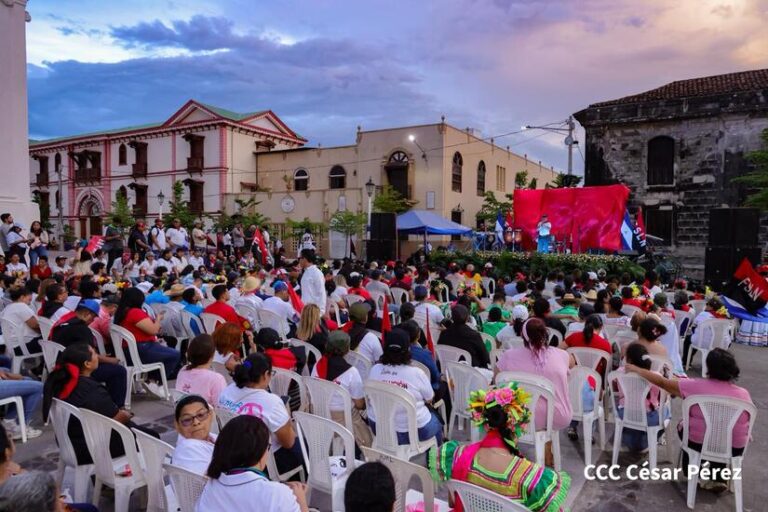 León celebra el 47/19 de su liberación con multitudinaria caminata y desfile revolucionario