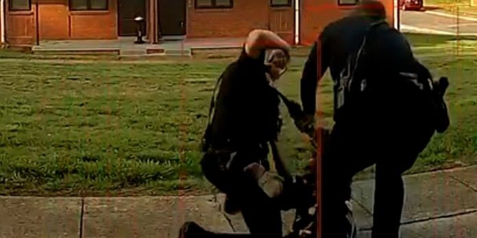 Policía de Carolina del Norte es acusado de agresión tras golpear a una mujer