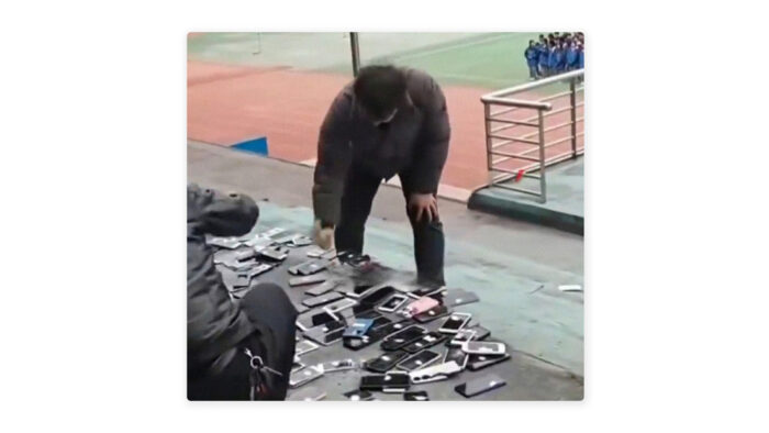 Profesores en China destruye celulares confiscados para disuadir su uso en clases