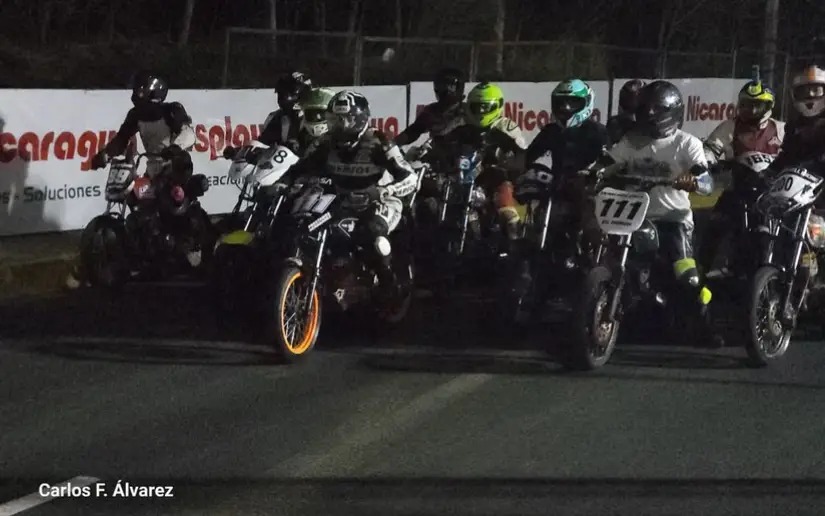 Realizan Primer Circuito Nocturno de Motovelocidad