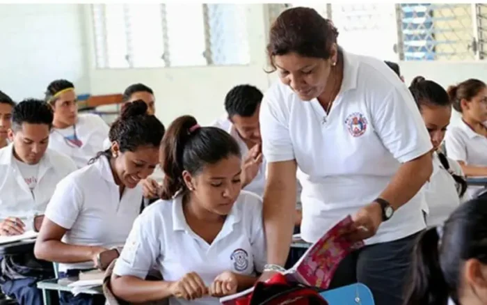 Rosario: Felicitaciones a nuestros maestros y a nuestras maestras