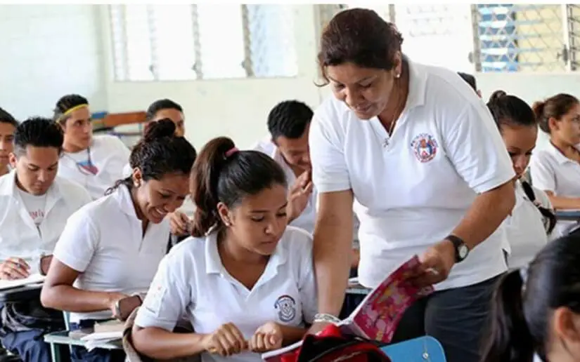 Rosario: Felicitaciones a nuestros maestros y a nuestras maestras