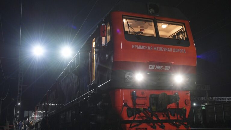 Rusia acusa a Ucrania de atacar trenes civiles en Crimea