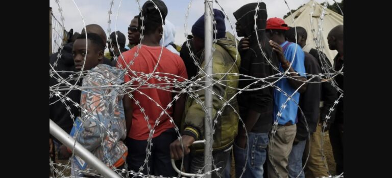 Sudáfrica refuerza seguridad ante creciente tensión por amenazas contra migrantes