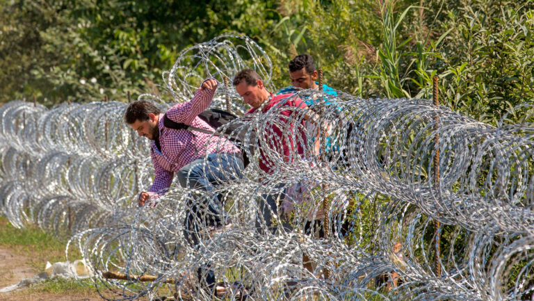 UE aprueba su política migratoria más estricta y abre paso a mayores deportaciones