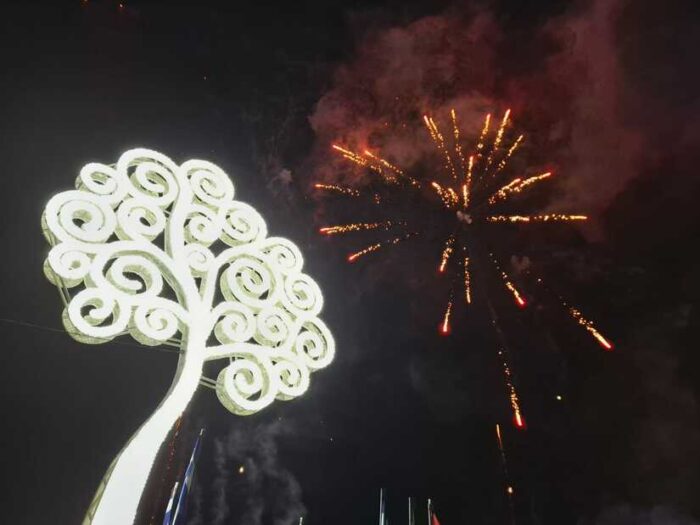 Waspam honra legado de Nidia White Reyes con caminata y encendido del Árbol de la Vida