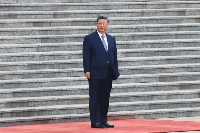 El presidente chino, Xi Jinping llegó este lunes a Pionyang para iniciar una visita de Estado de dos días a Corea del Norte, la primera de un jefe de Estado chino desde 2019, en un gesto clave para reforzar los lazos bilaterales.