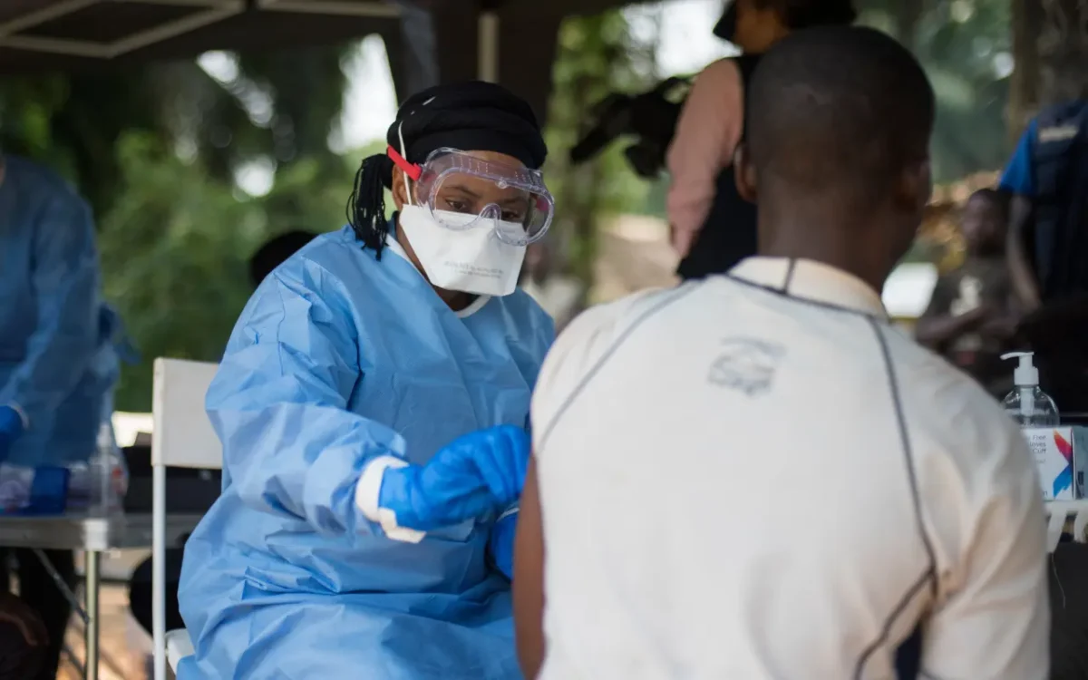Incrementa a más de 600 los casos confirmados de ébola