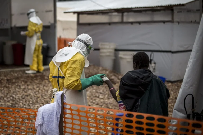 Incrementa a más de 800 los casos de ébola en RDC