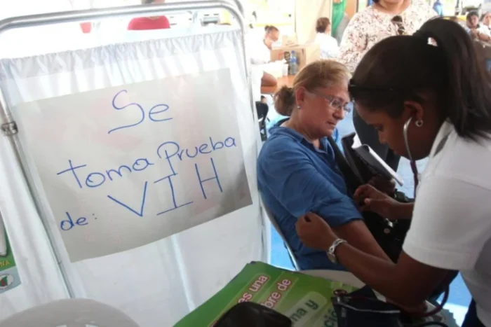 ONU alerta sobre riesgo global de repunte del VIH