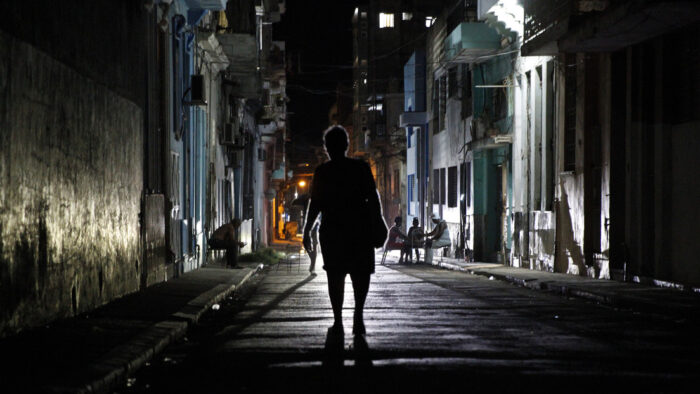 Apagón masivo deja sin electricidad a toda Cuba