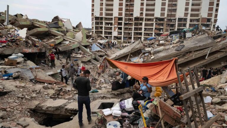 Aumenta a 3,889 los fallecidos por los dos sismos en Venezuela