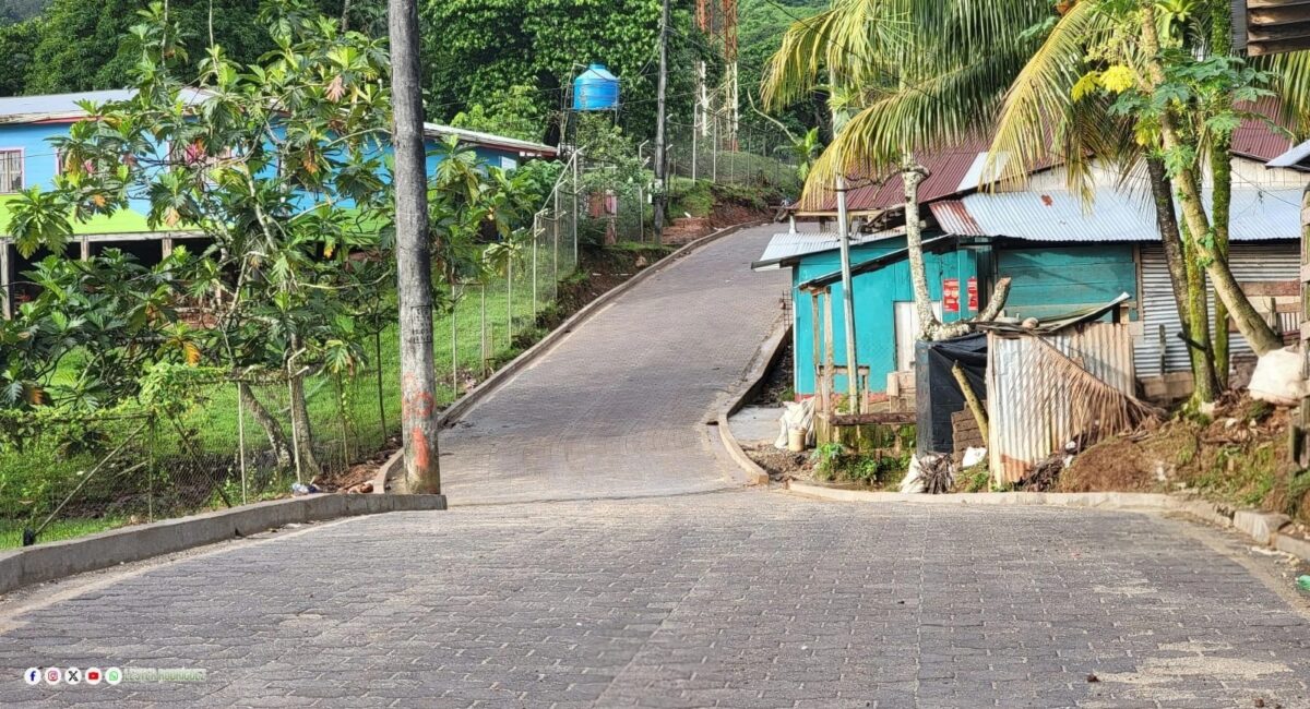 Barrio Los Cocos, Bonaza, estrena calles adoquinadas