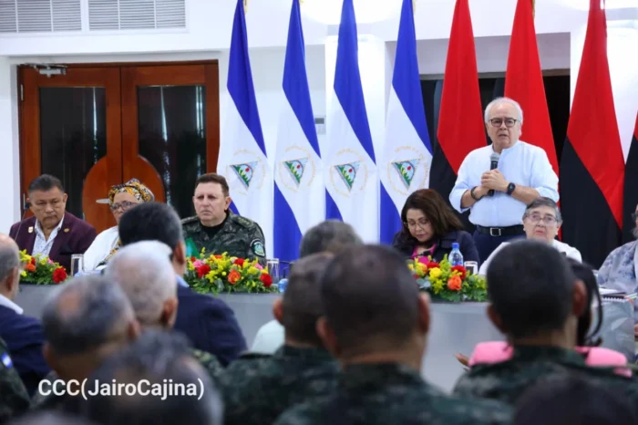 Consulta a Reformas Constitucionales inician con el Ejército y Sector Bancario