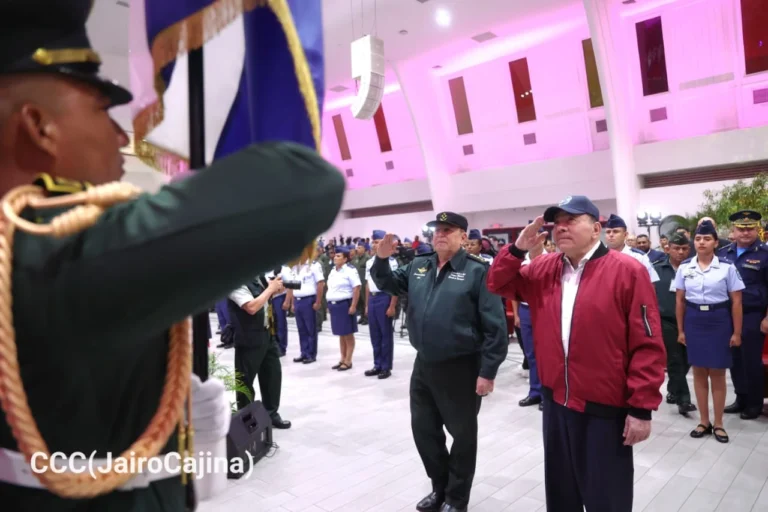 Copresidente Daniel destaca el fortalecimiento de la Fuerza Aérea y rinde homenaje a sus héroes en su 47.º aniversario