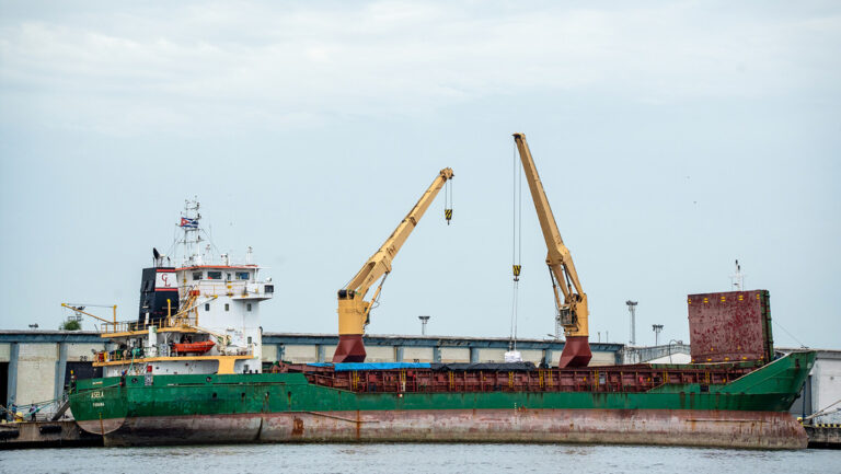 Cuba denuncia bloqueo de 7,000 contenedores en puertos caribeños