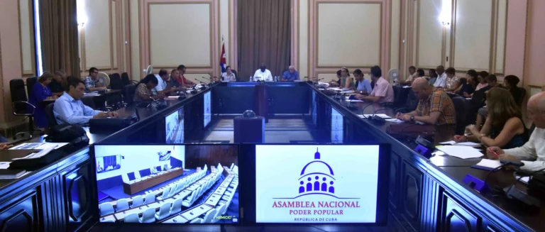 Cuba presenta 176 reformas para dinamizar economía