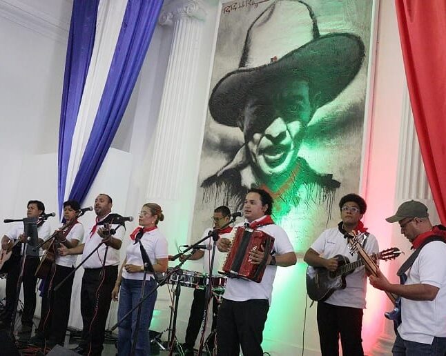 Desfile y cantos de la juventud por el 47/19