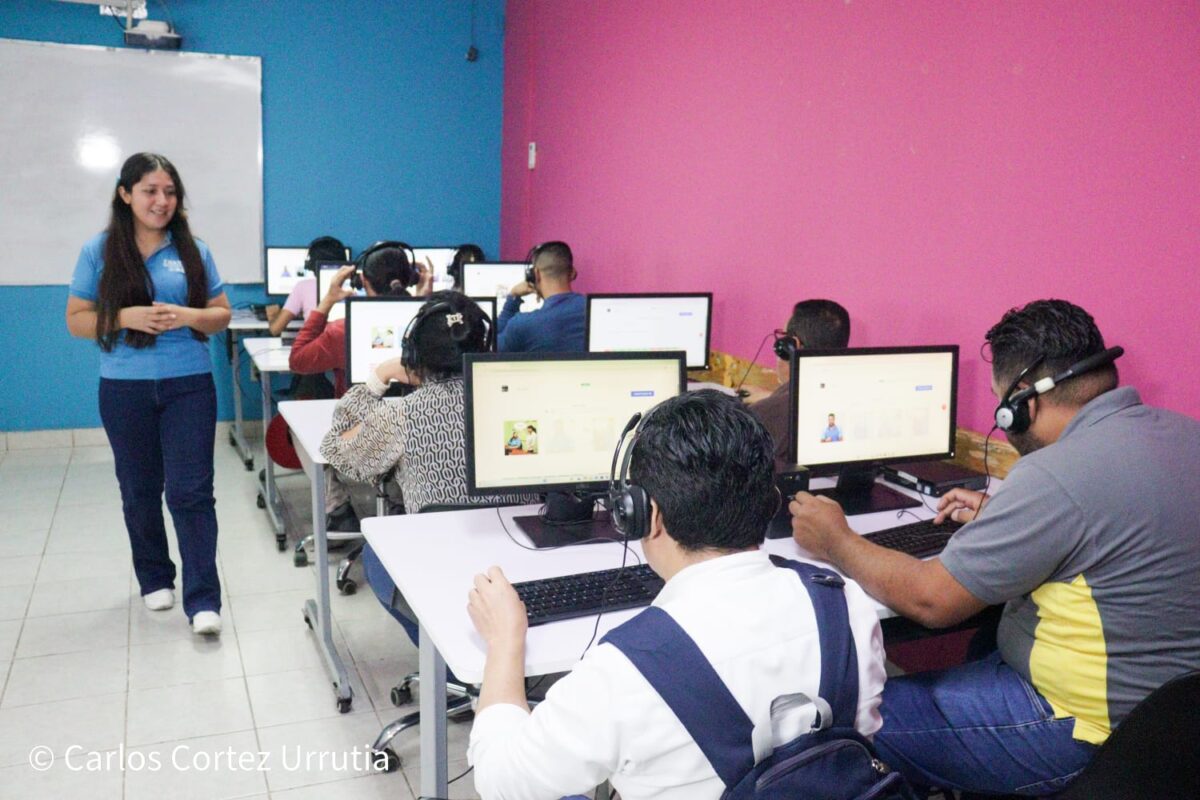 Servidores Públicos inician formación lingüística en inglés