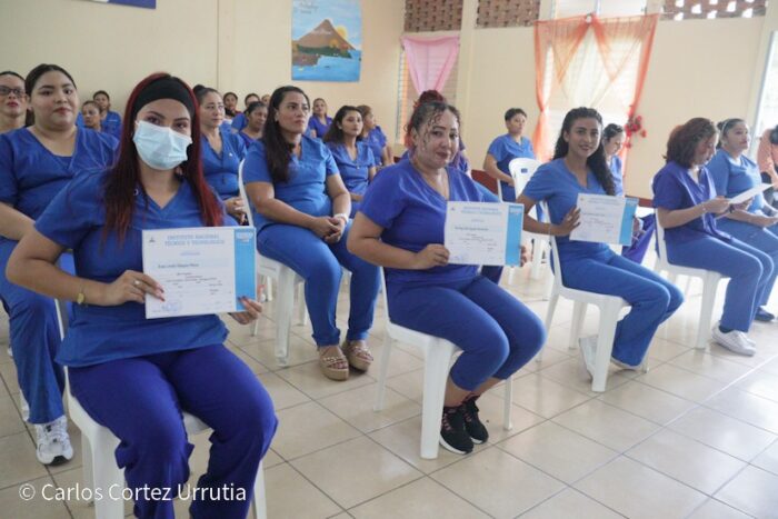 Entregan 20 certificados en el Sistema Penitenciario de Mujeres