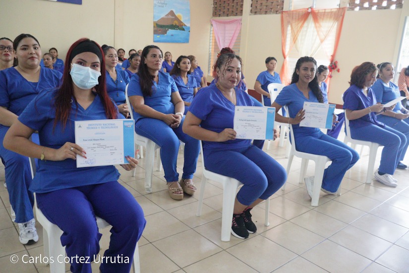 Entregan 20 certificados en el Sistema Penitenciario de Mujeres