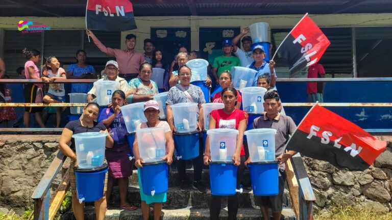 Entregan filtros de agua a familias de Nandaime