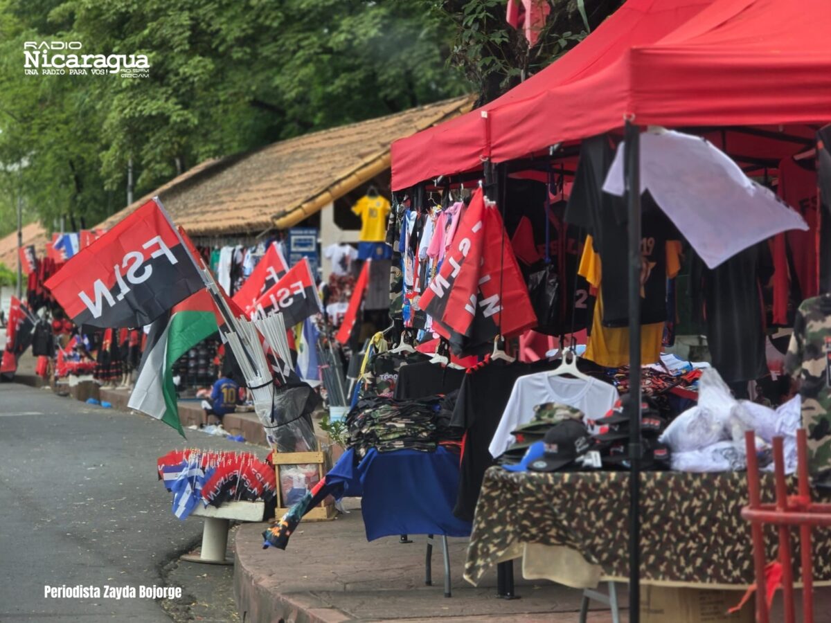 Variedad artículos para el 47/19 se ofertan en la Avenida de Bolívar a Chávez