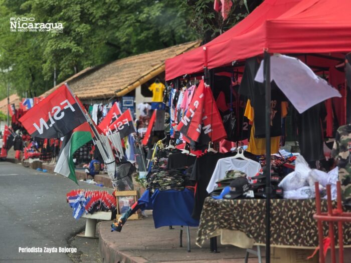 Variedad artículos para el 47/19 se ofertan en la Avenida de Bolívar a Chávez
