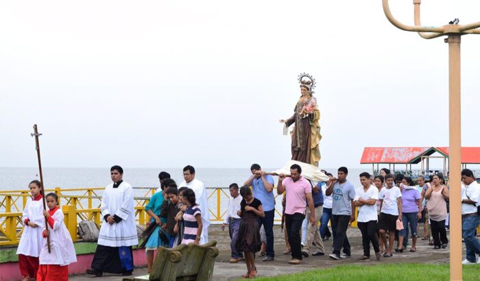 Familias nicaragüenses celebran a la Virgen del Carmen