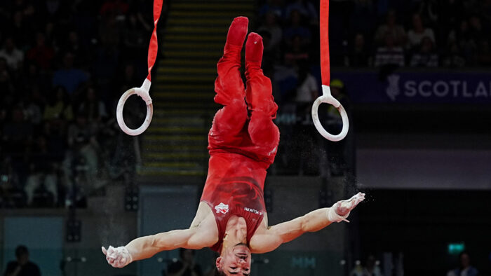 Gimnasta británico protagoniza escalofriante caída