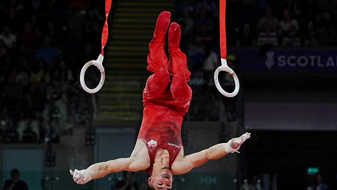 Gimnasta británico protagoniza escalofriante caída