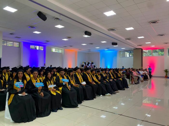 Gradúan a 302 nuevos técnicos en el Manuel Olivares